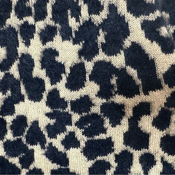Ava & Viv Leopard Print Fuzzy V-neck Pull Over Sweater - Picture 5 of 13